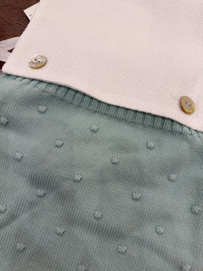 Pagliaccetto Paz Rodriguez in filo bianco e verde acqua smanicato la con lavorazione a maglia di pois con lacci laterali in bianco per fiocchi