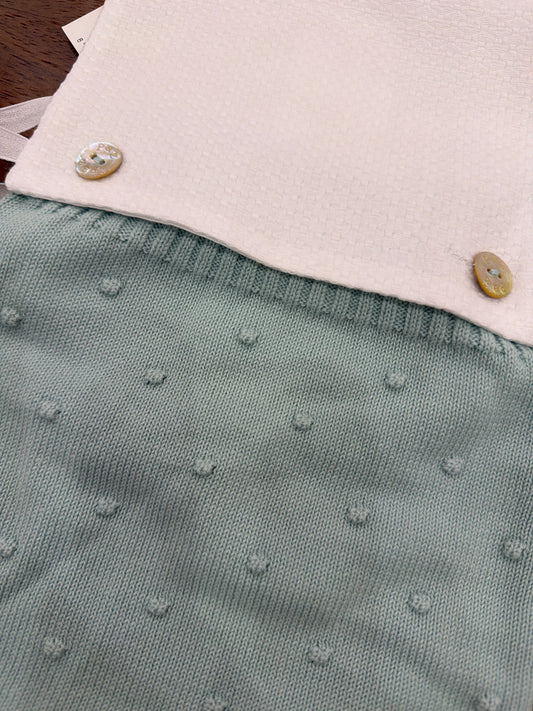 Pagliaccetto Paz Rodriguez in filo bianco e verde acqua smanicato la con lavorazione a maglia di pois con lacci laterali in bianco per fiocchi