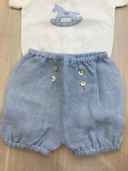Completo Baby Lord in filo bianco e celeste due pezzi mezza manica con cavallo a dondolo sul davanti