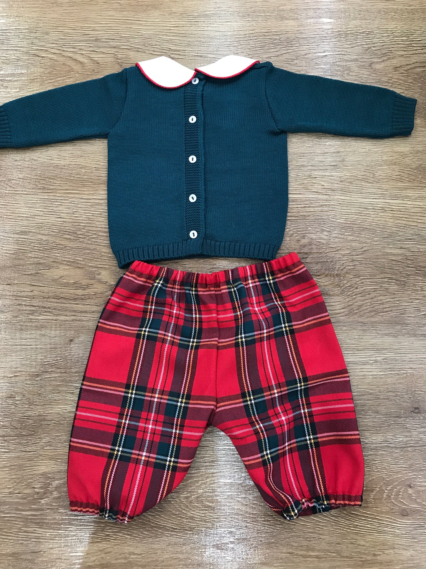Completo Baby Lord in lana due pezzi verde scuro con cavallo a dondolo e bermuda scozzese