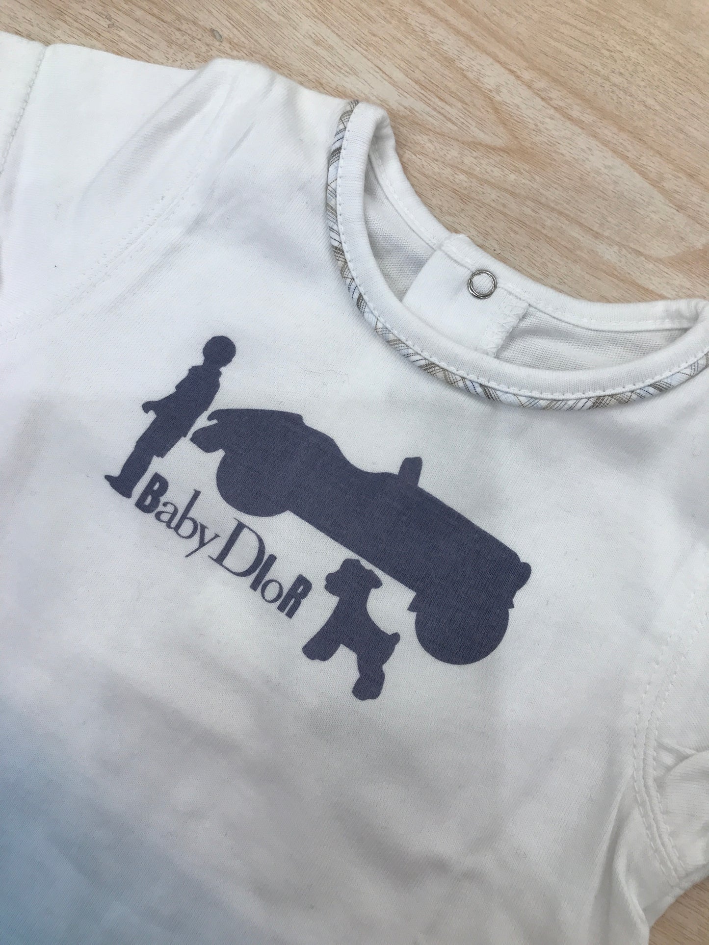T-shirt Baby Dior mezza manica sfumata bianca e celeste con logo sul davanti