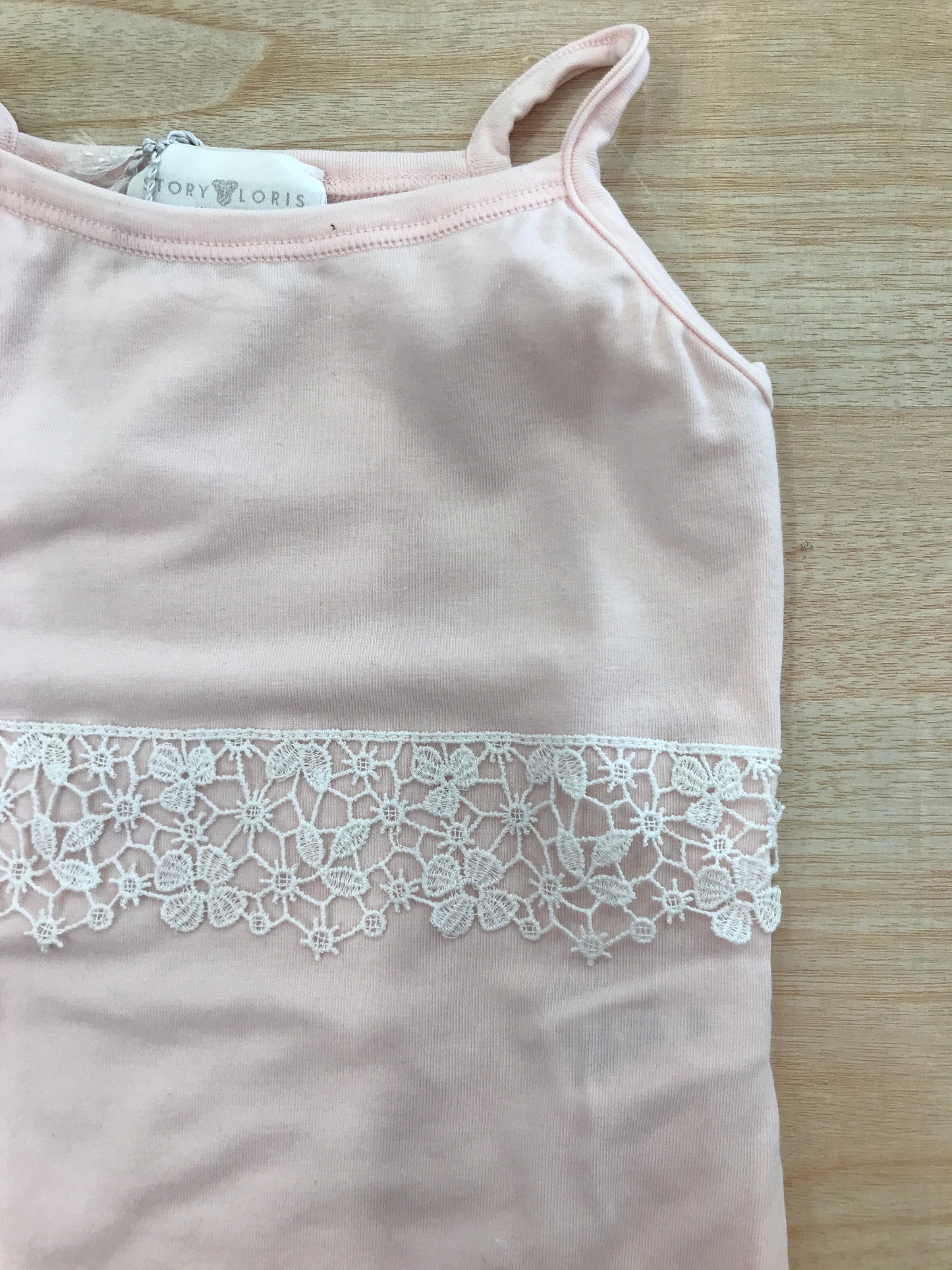 Body Story Loris in cotone rosa con bretelle sottili con ricamo bianco