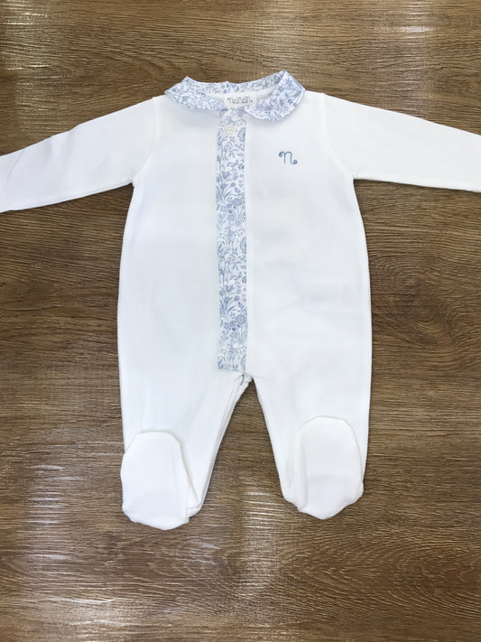 Tutina Nanan in caldo cotone panna intera con piedini con apertura sul davanti rivestita da fiorellini anche sul colletto con cappellino basico panna abbinato