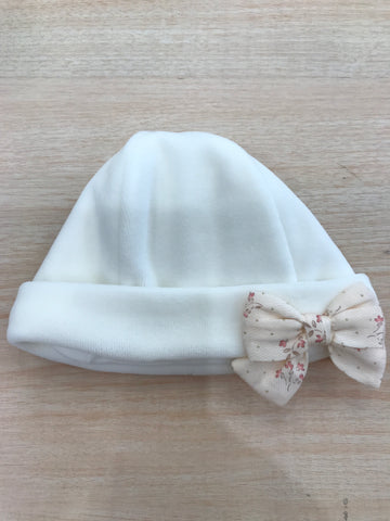 Cappello Baby Gi in ciniglia panna con risvolto e fiocchetto floreale