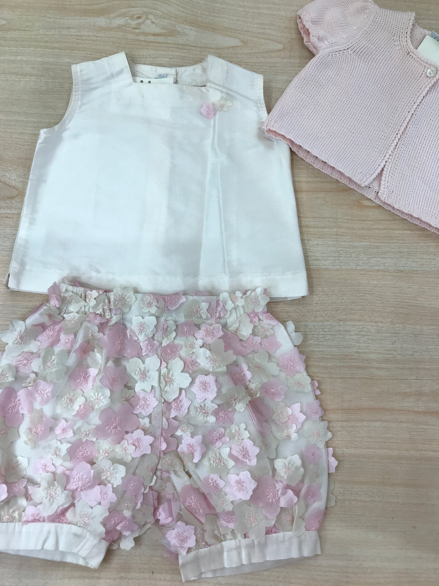 Completo Colibrì in seta camicetta smanicata con fiori pantalone a sbuffo rivestito da fiori