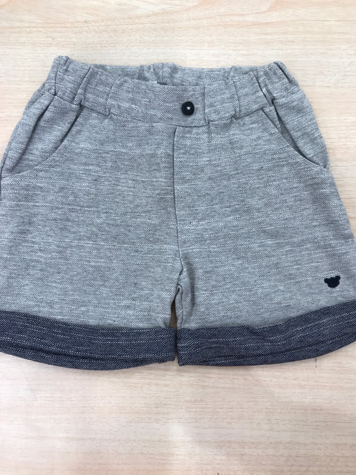 Pantalone Nanan corto in cotone grigio con risvolto
