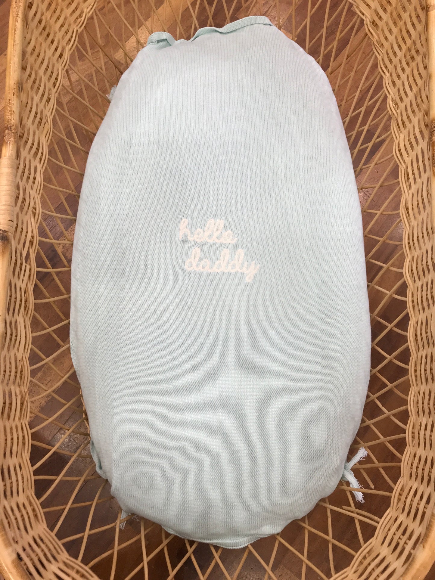 Coperta Nanan in filo di cotone verde acqua con ricamo centrale "hello daddy"
