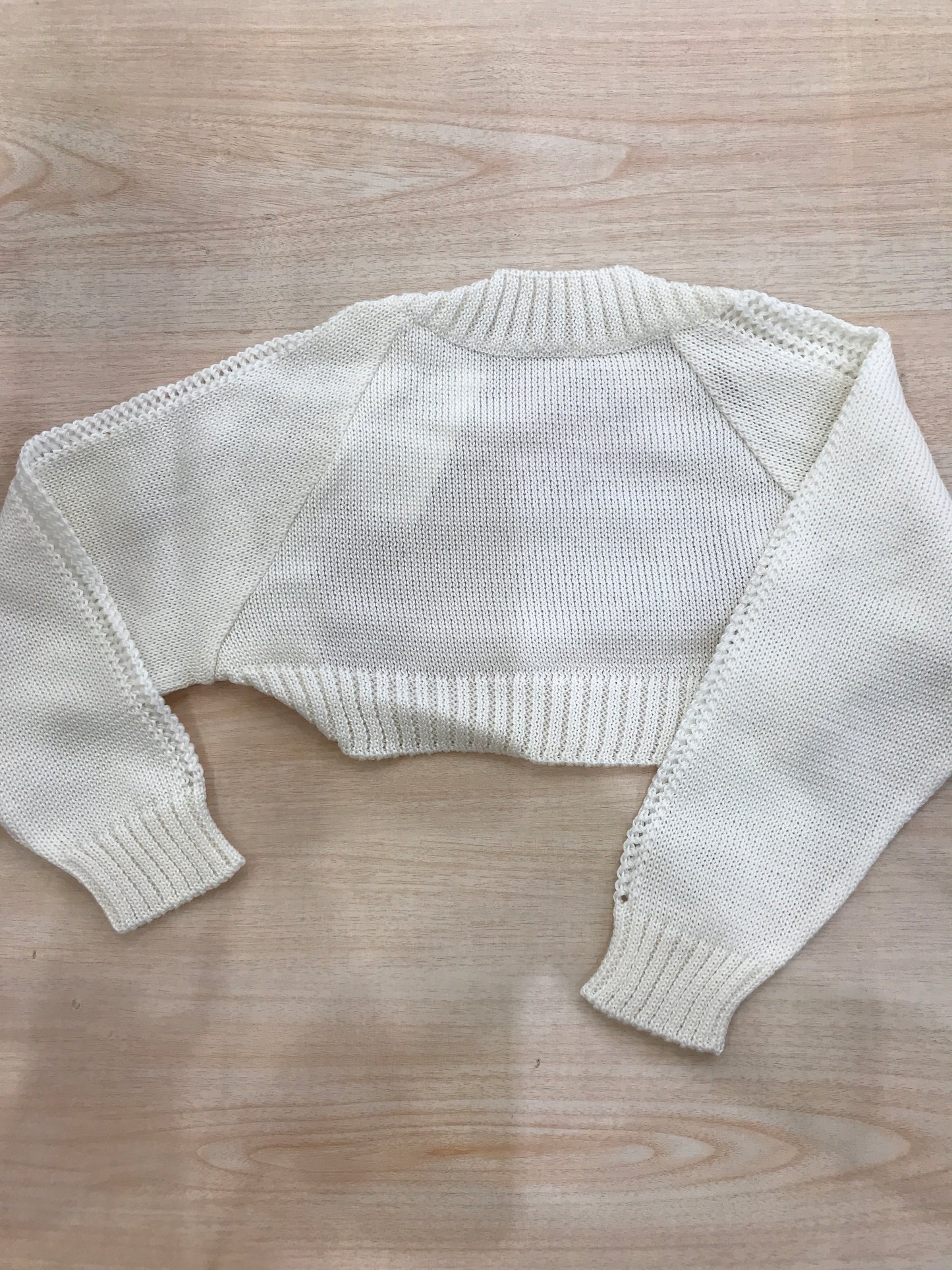 Cardigan Baby Lord in filo panna aperto sul davanti