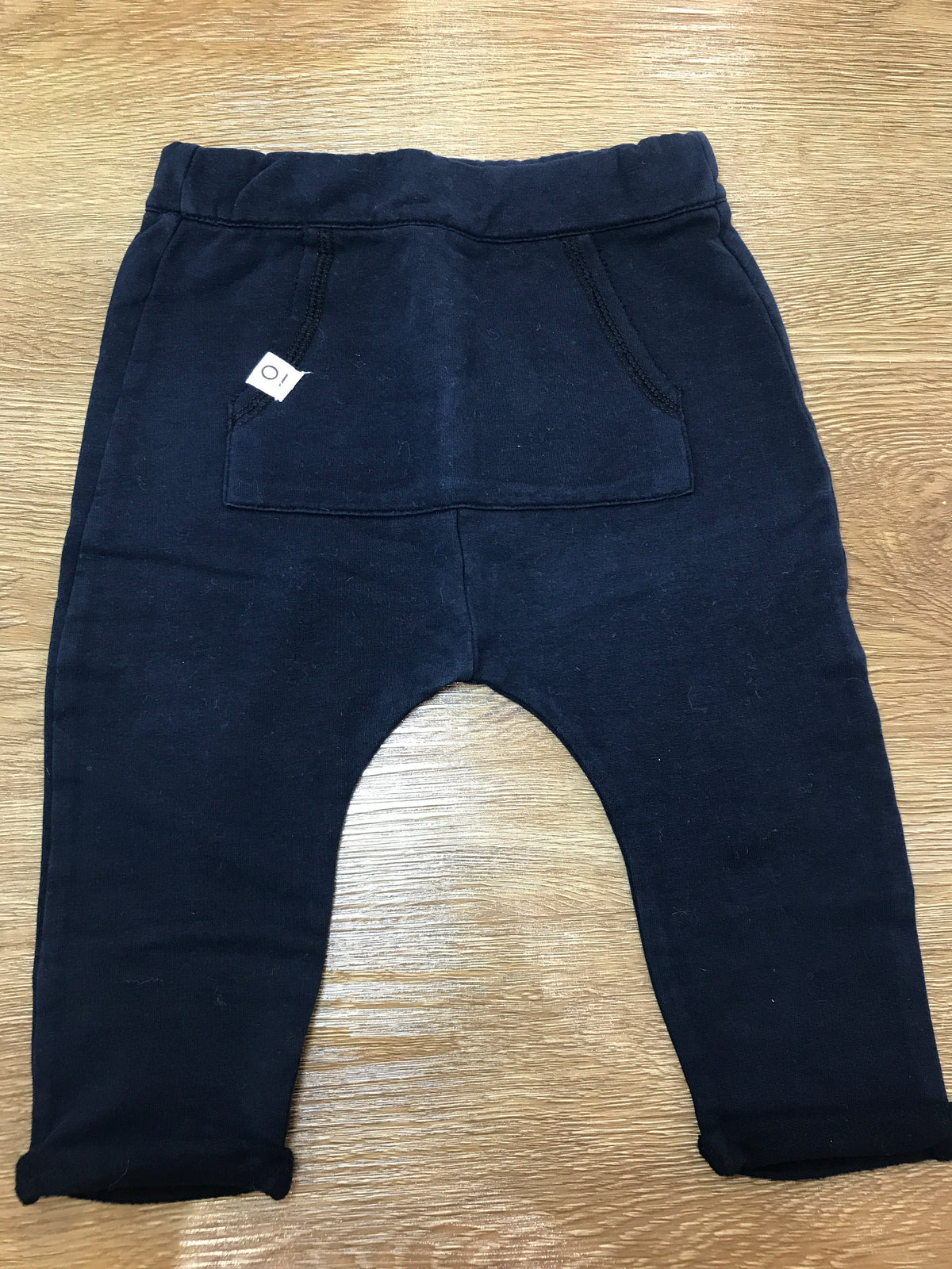 Pantalone Coccodè in blu scuro con tasca sul centro davanti elastico in vita
