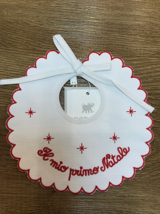 Bavetta Pepecè in piquet smerlata con profilo rosso e ricamo "il mio primo natale" con piccole stelline