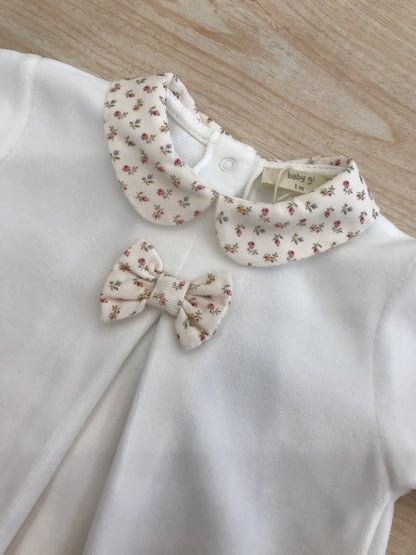 Tutina Baby Gi in ciniglia panna intera con colletto e fiocchetto floreale anche sui piedini