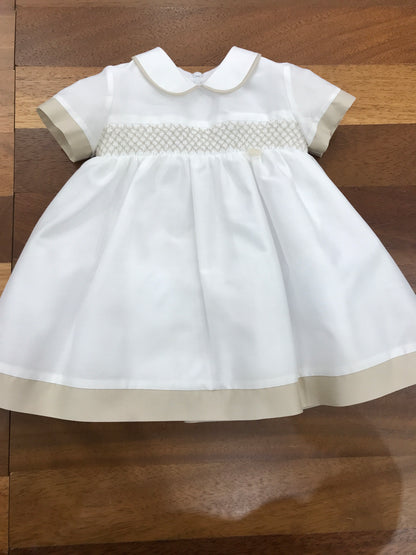 Abito Le Bebè in saten gonna con bordo tortora mezza manica con lavorazione di punto smock sul corpetto