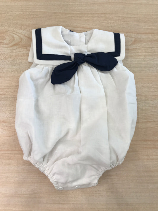 Pagliaccetto Fofettes in lino panna con collo marinaretto con profilo e nodino blu