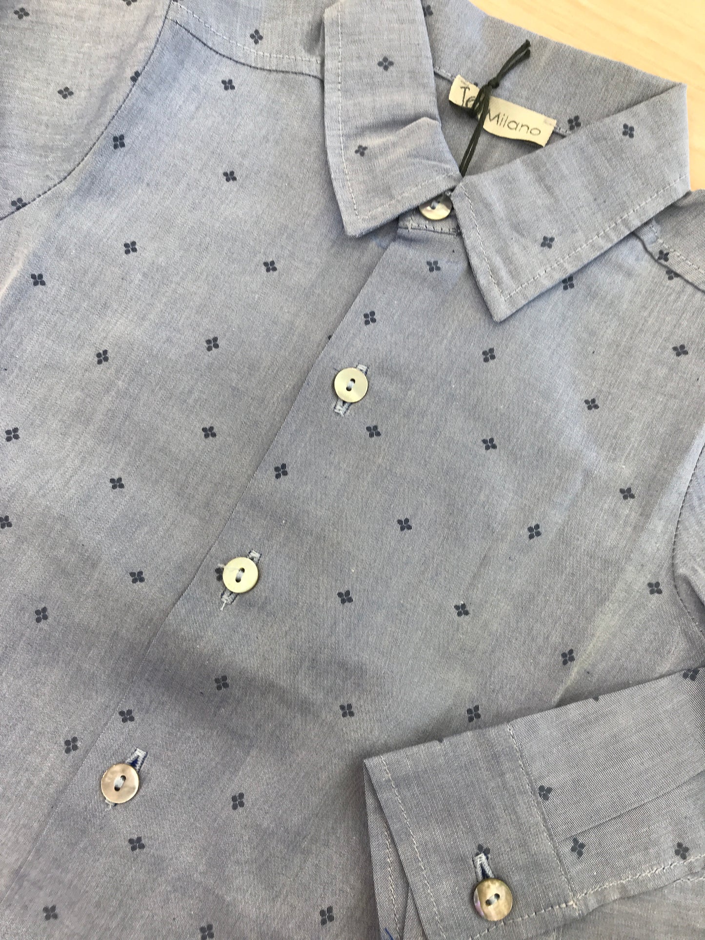 Camicia Jo Milano in cotone celeste con fiorellini blu manica lunga