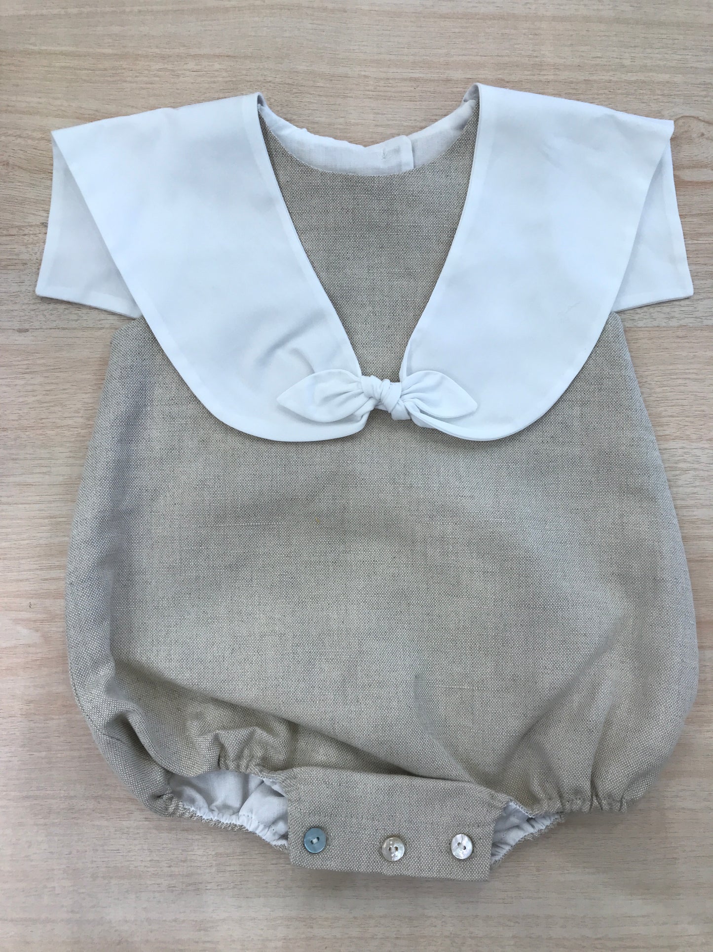 Pagliaccetto Fofettes in cotone beige con collo bianco marinaretto