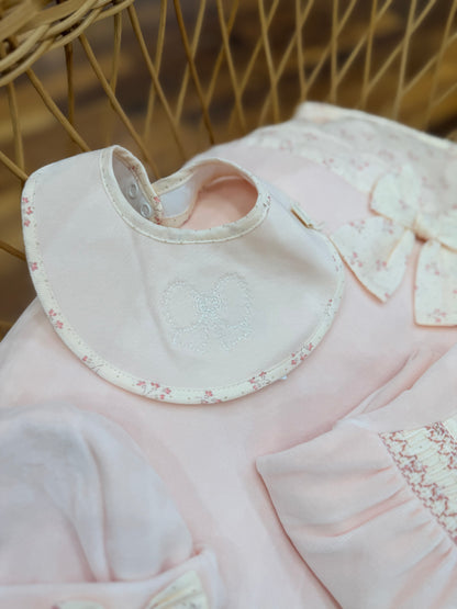 Coordinato Baby Gi in ciniglia rosa pesca con fiocchetti punto smock e fiorellini