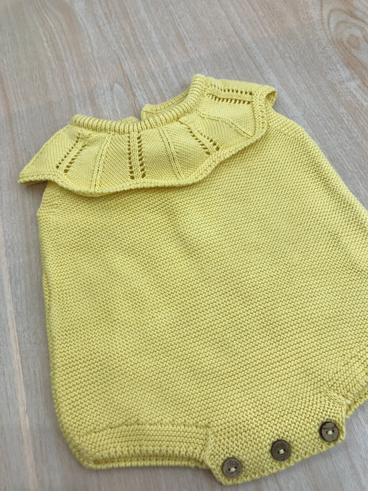 Pagliaccetto PCS in filo giallo con collo con rusche