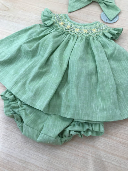 Completo Belan in cotone verde due pezzi abitino smanicato con lavorazione sul corpetto culotte abbinata