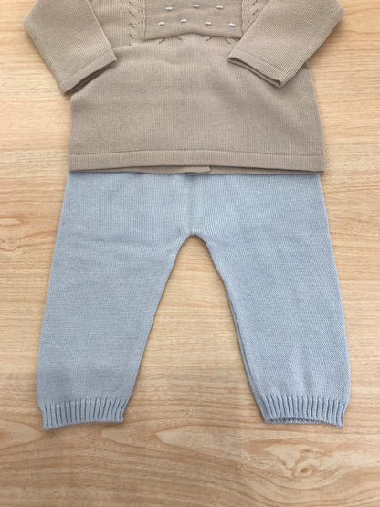 Completo Baby Lord in filo due pezzi celeste e tortora con collo tondo bianco con lavorazione di trecce e nodi sul petto celesti