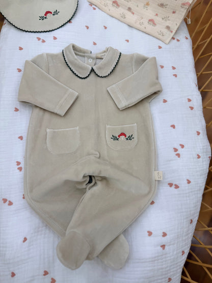 Coordinato nascita Baby Gi in ciniglia nei toni del tortora con piccoli disegni animaletti e funghetti