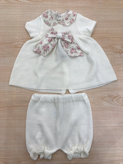Completo Baby Lord in filo due pezzi panna con fiocco centrale con fiori e collo tondo con fiori