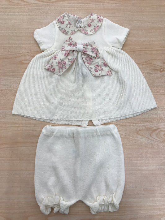 Completo Baby Lord in filo due pezzi panna con fiocco centrale con fiori e collo tondo con fiori