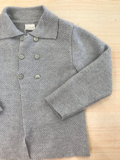 Completo Paz Rodriguez pantalone lungo grigio con camicia bianca a pois con cardigan grigio in lana