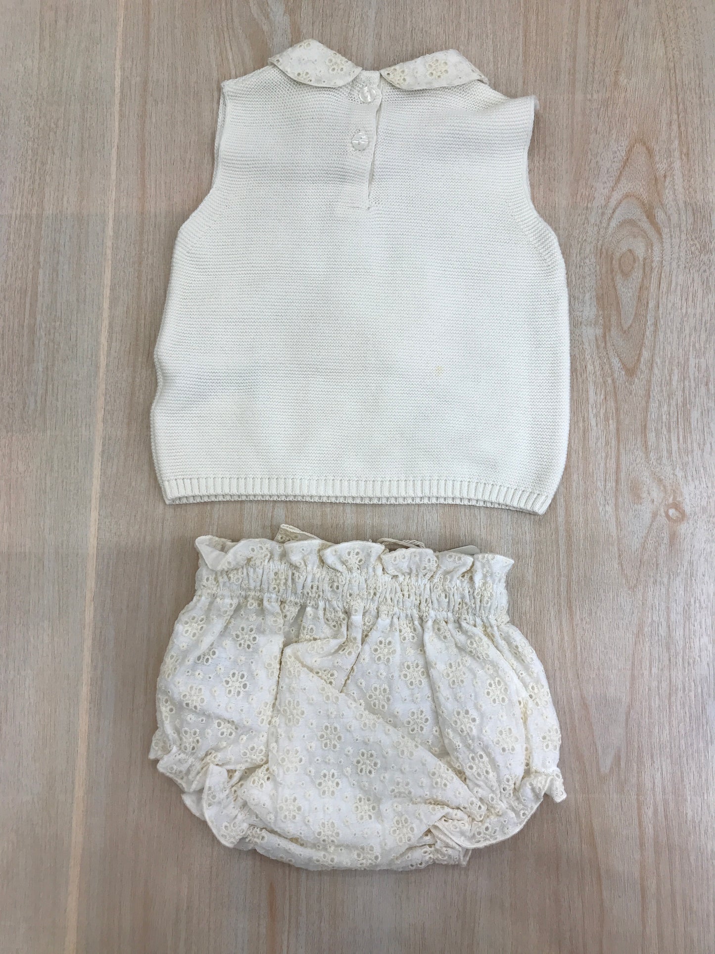 Completo Nanan in filo panna con colletto rotondo con san gallo e culotte abbinata