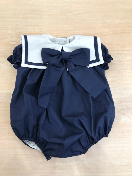 Pagliaccetto Fofettes in cotone mezza manica a sbuffo con collo marinaretto blu e bianco con al centro un fiocco blu