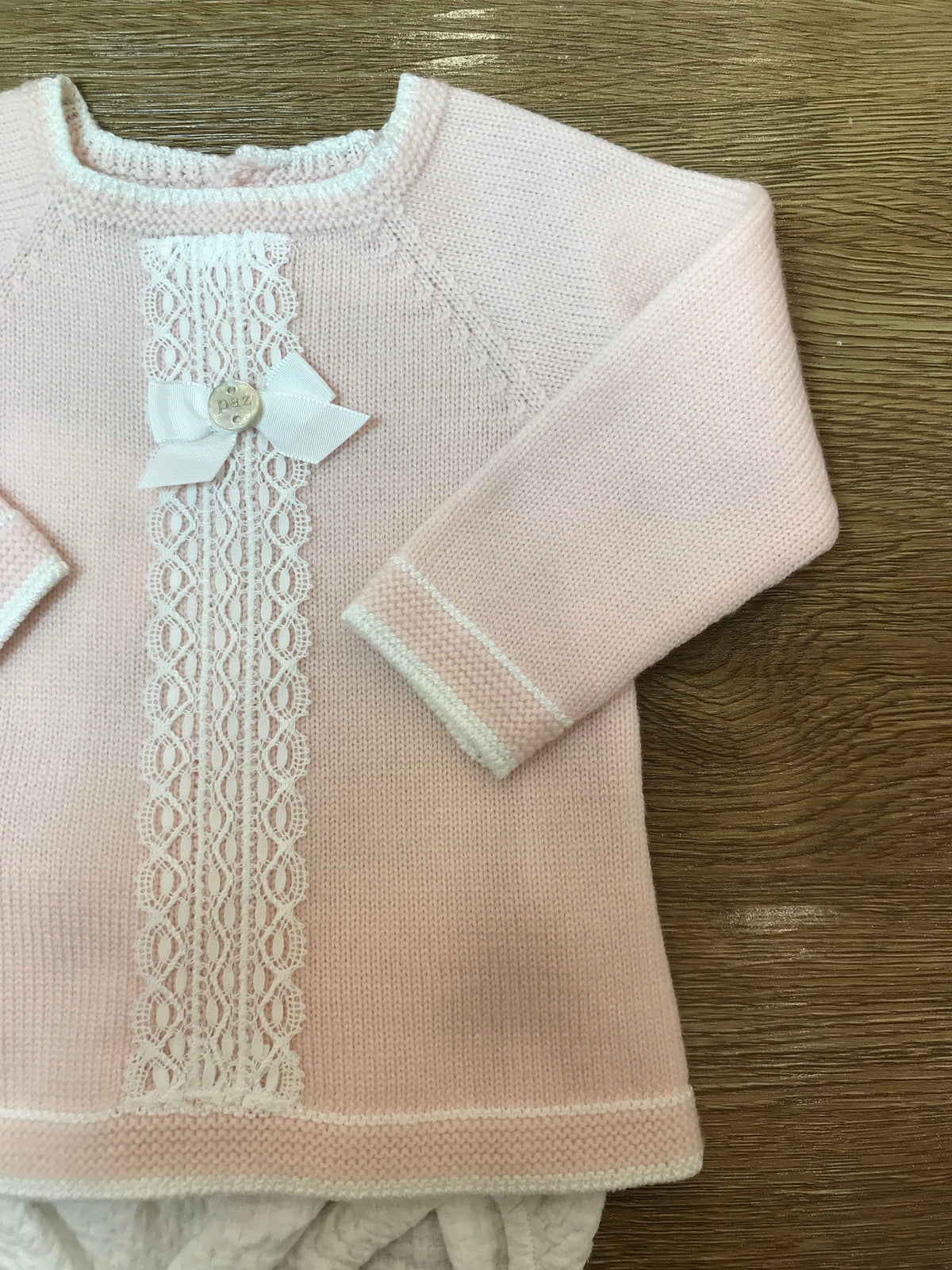 Completo Paz Rodriguez in lana due pezzi rosa con pizzo sul davanti e culotte coordinata