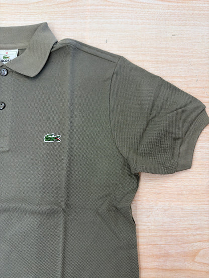 Polo Lacoste in cotone mezza manica con bottoncini e logo ricamato lateralmente unisex