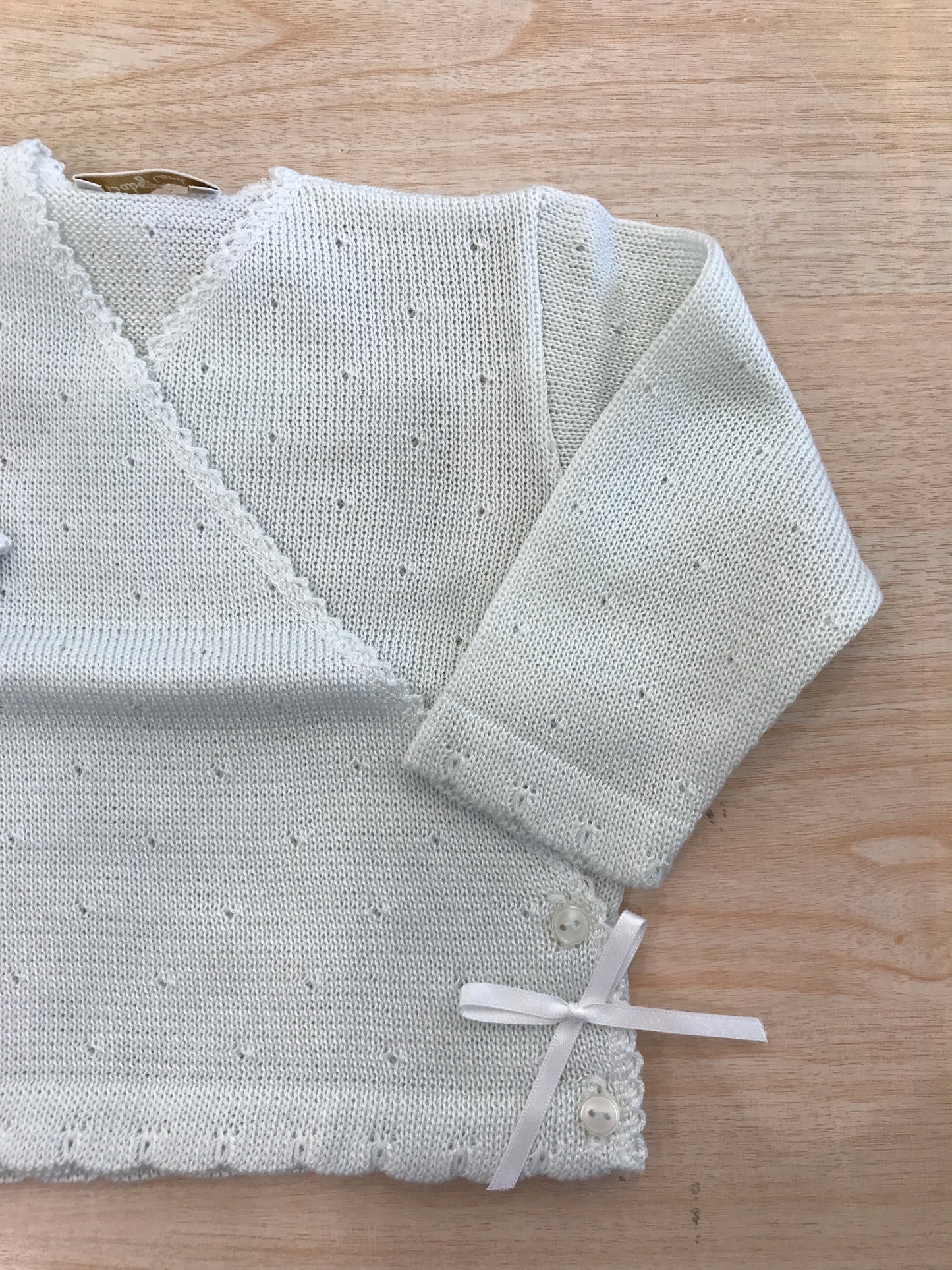 Cardigan Baby Lord in filo ad incrocio celeste chiaro traforato con fiocchetti
