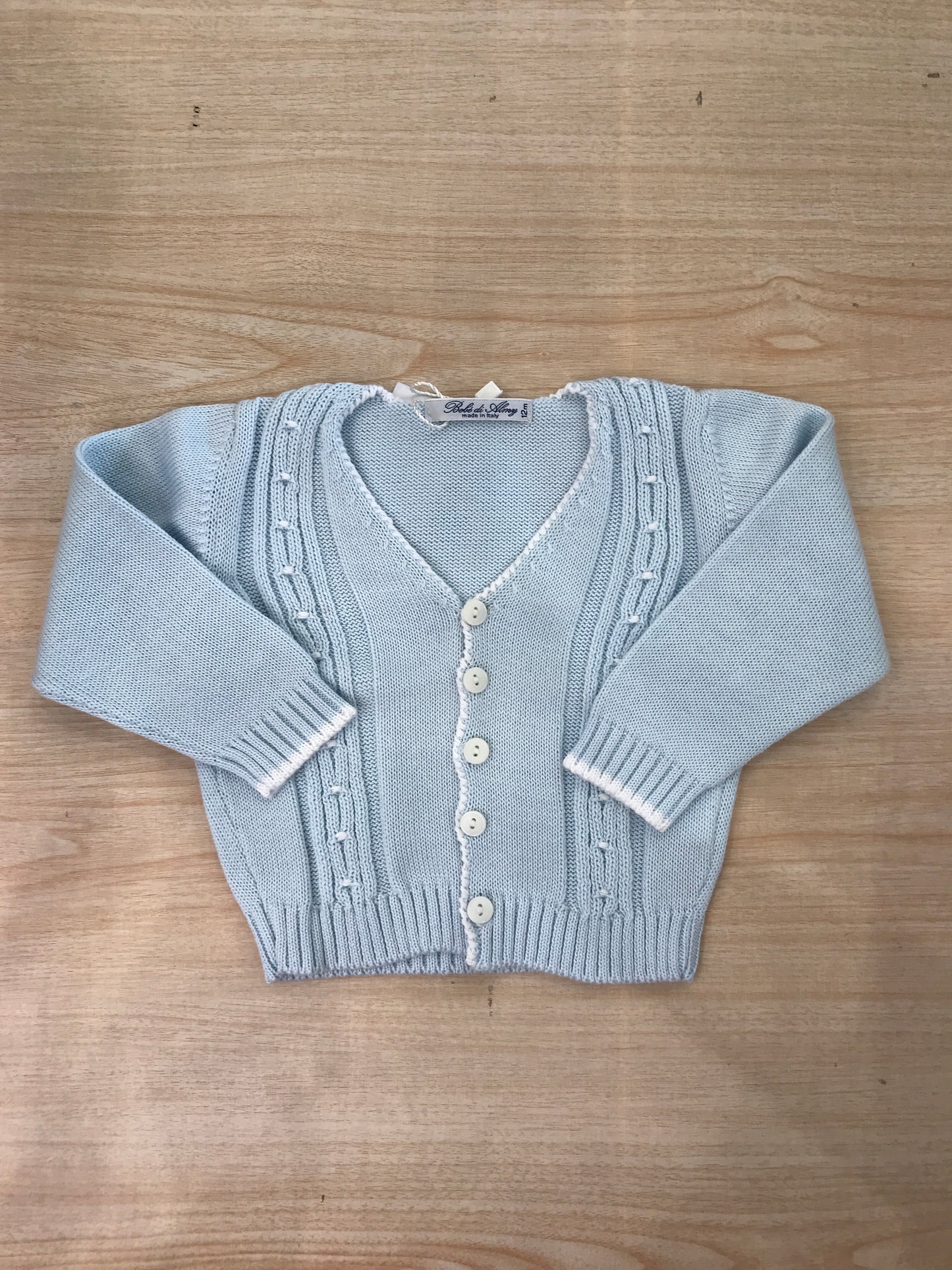 Cardigan Bebè di Almy in filo celeste rifinito in bianco con piccoli pois in rilievo