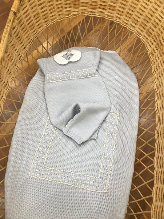 Coordinato nascita Colibrì in lana celeste con ricami bianchi fatti a mano