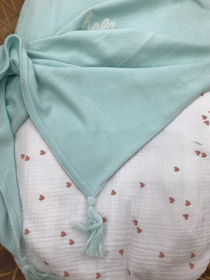 Coperta Nanan in filo di cotone verde acqua con ricamo centrale "hello daddy"