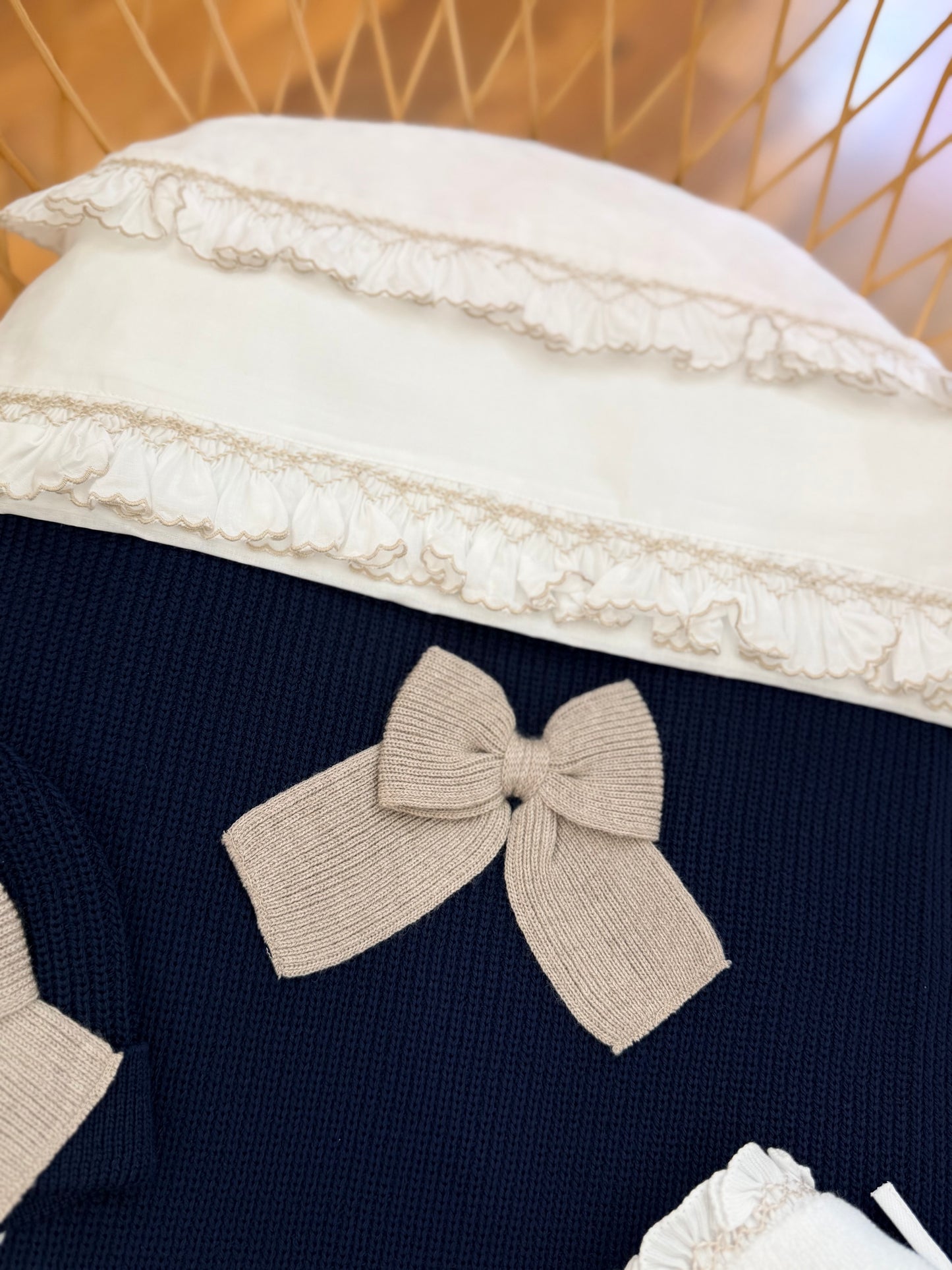 Coordinato Baby Lord a costa inglese in lana blu e tortora con fiocchi