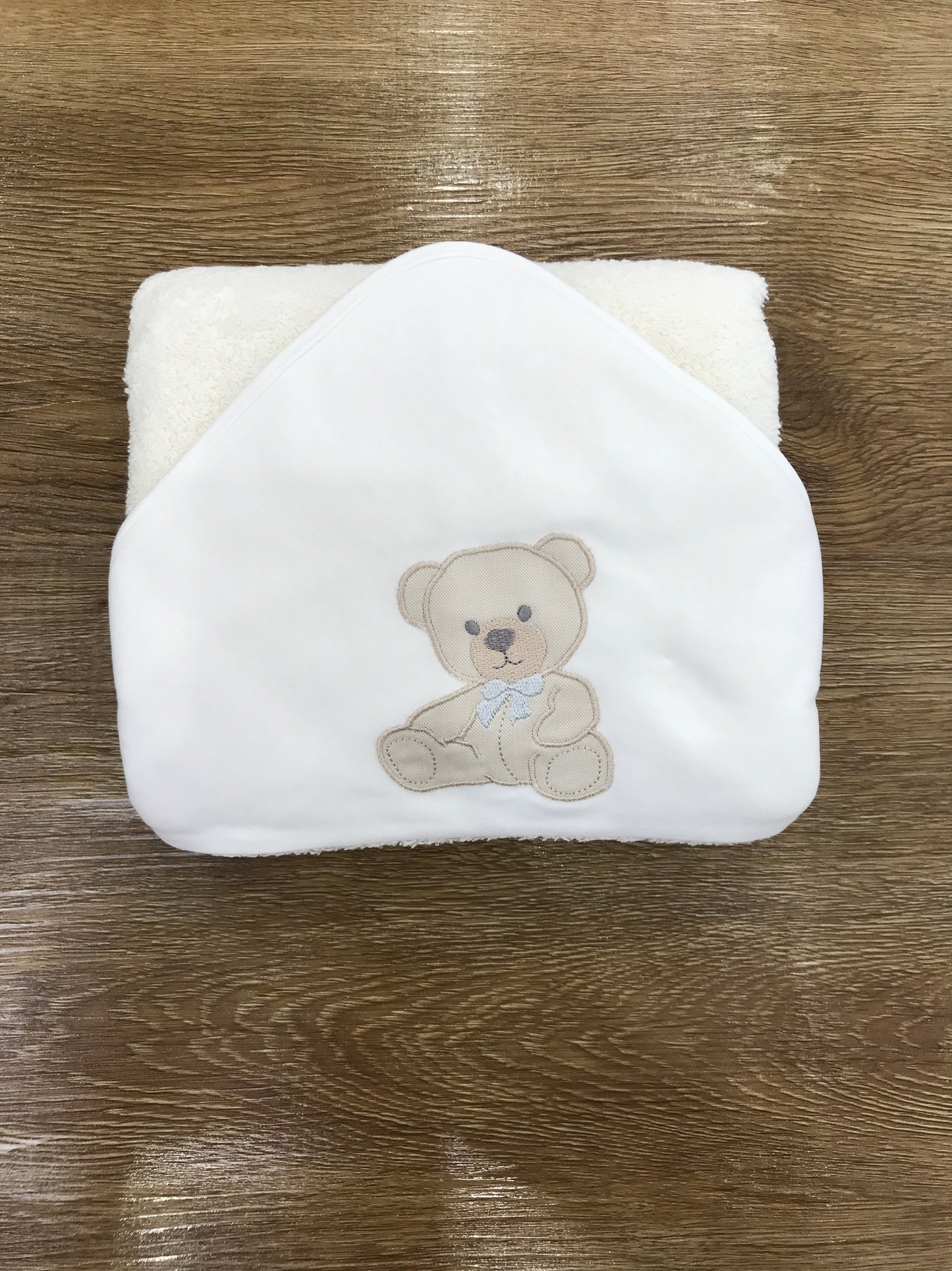 Telo Bagnetto Baby Gi in spugna panna con orsetto con fiocchetto sul davanti
