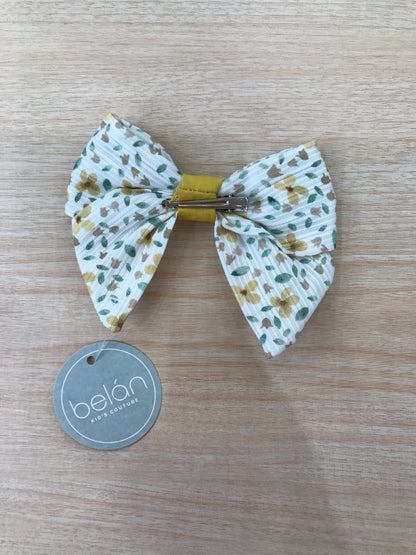 Fermaglio Belan in cotone bianco con fiorellini