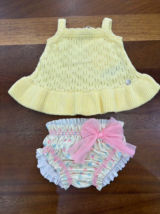 Copricostume Paz Rodriguez in filo giallo con rusche traforato completamente con spalline con costume decorato abbinato