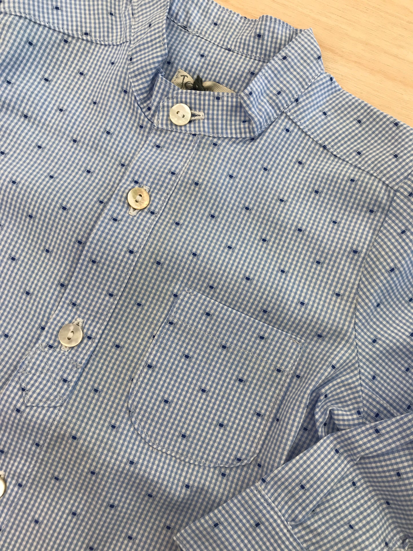 Camicia Jo Milano manica lunga celeste con piccoli pois blu scuro