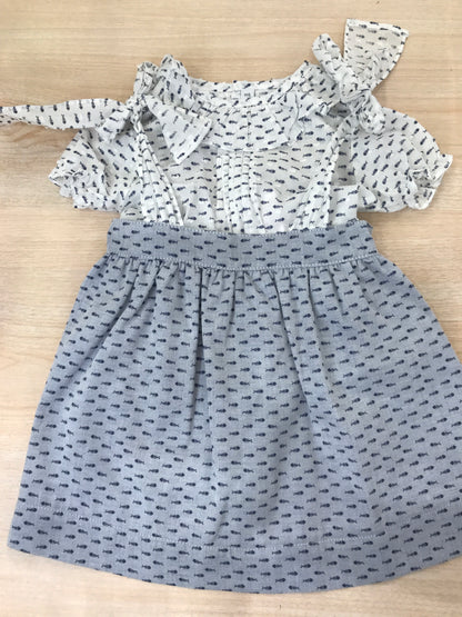 Completo Paloma De La O in cotone camicia mezza manica con rusche con gonna con bretelle con piccoli pesciolini
