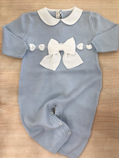 Tutina Baby Lord in filo celeste manica lunga gamba lunga con colletto bianco con passanastro e fiocco bianco al centro