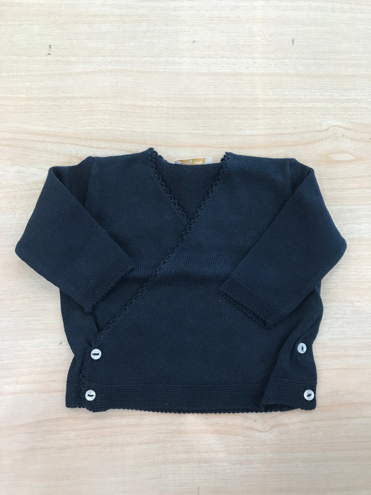 Cardigan Baby Lord in filo di cotone con abbottonatura incrociata con bottoni madre perla