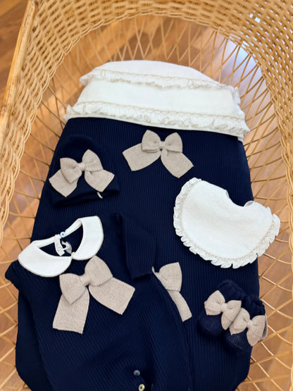 Coordinato Baby Lord a costa inglese in lana blu e tortora con fiocchi