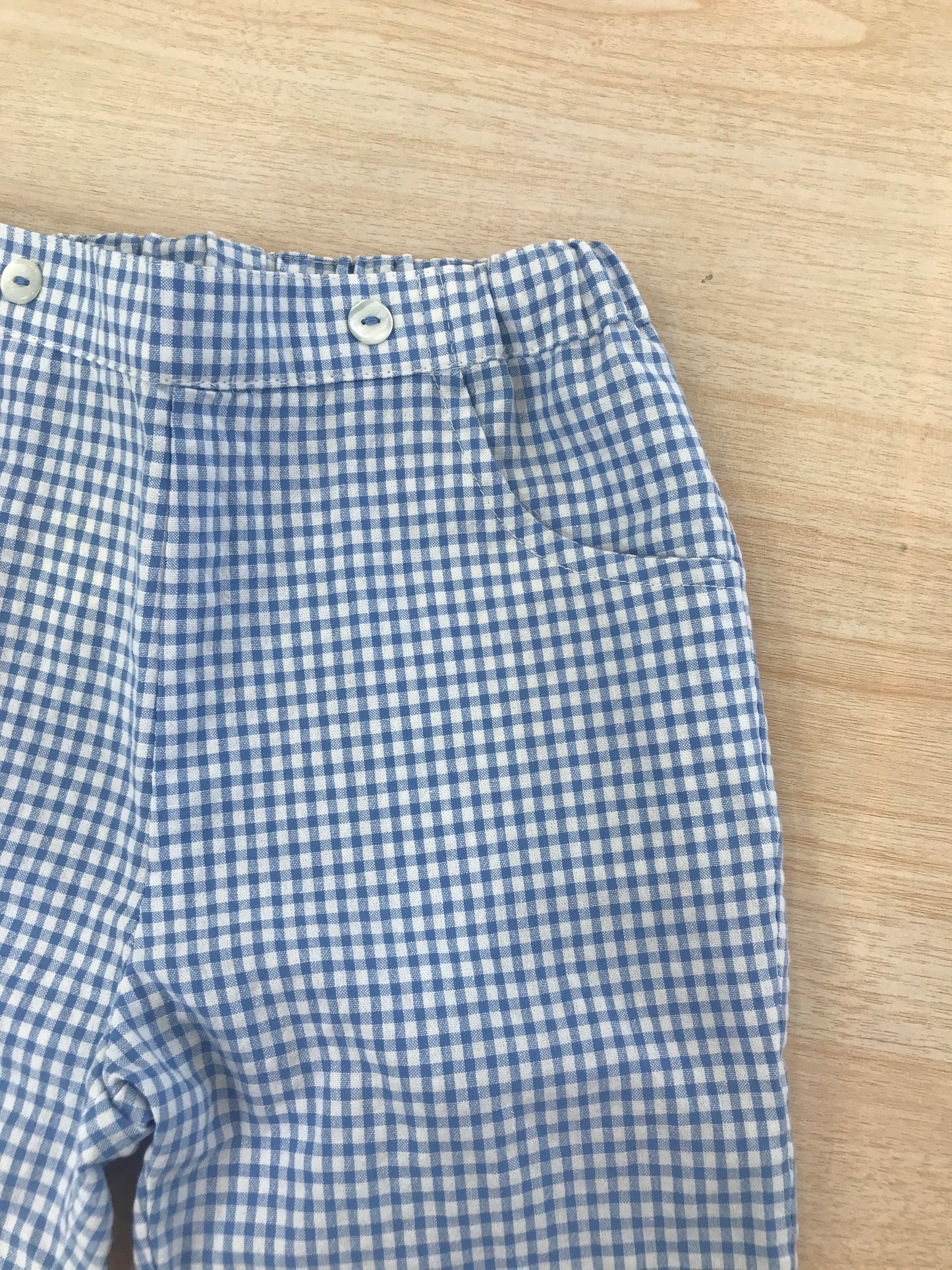 Pantalone Les Enfants de Gisele in cotone a quadretti bianchi e celesti con taschine laterali con elastico in vita