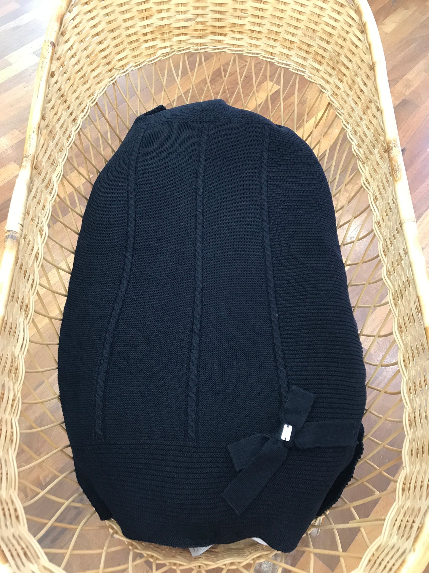 Coperta PCS con lavorazione centrale di trecce ricamate con fiocco laterale