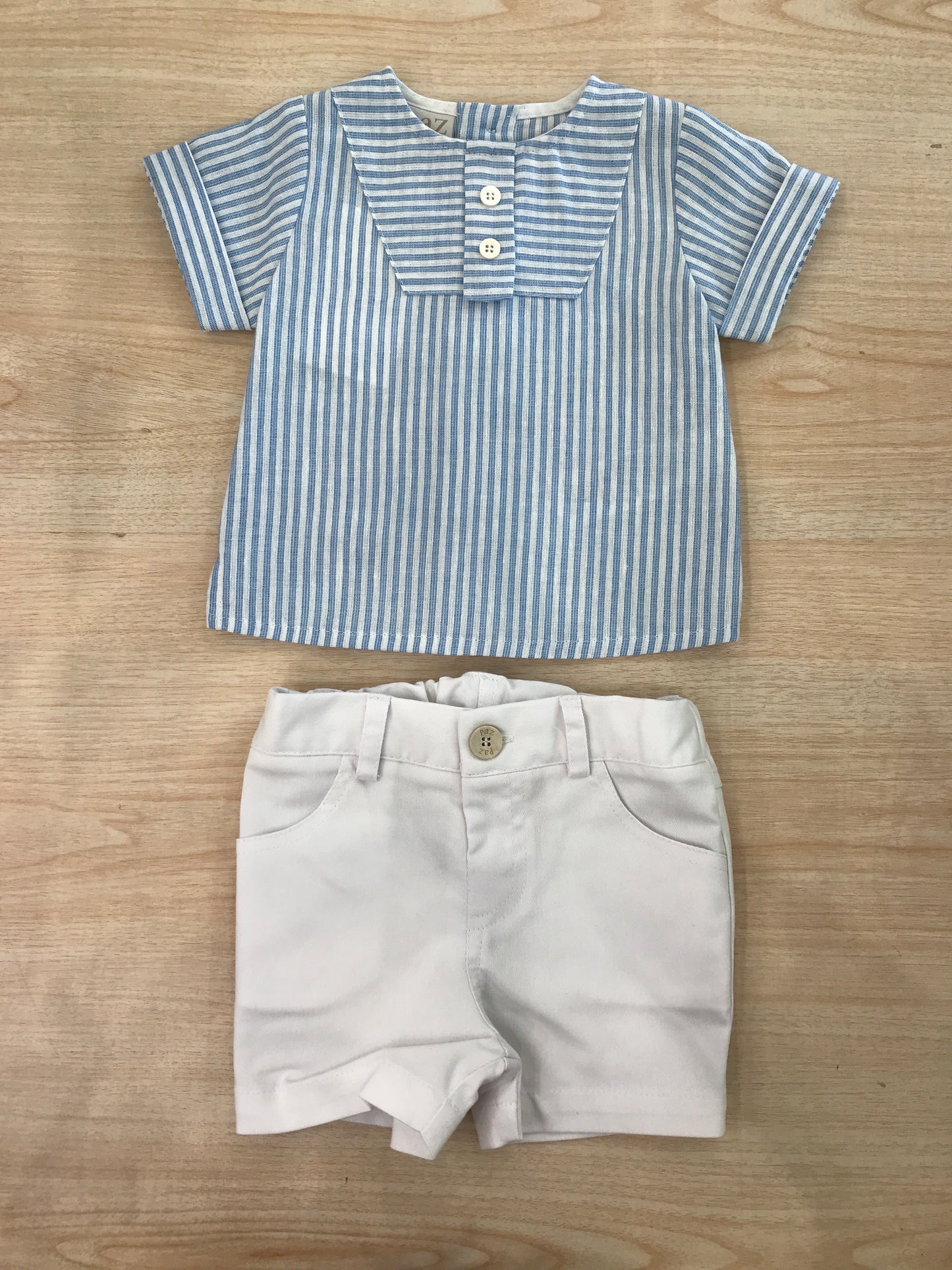 Completo Paz Rodriguez in cotone camicia mezza manica a righe bianche e celesti con pantalone corto bianco