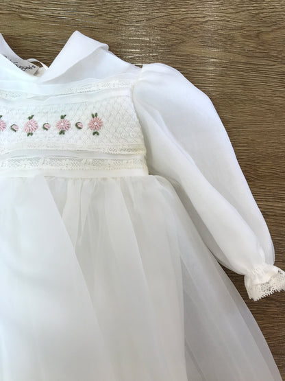 Abito Piccola Giuggiola in organza in seta panna manica lunga gonna con applicazione di valancienne corpetto lavorato con piccoli fiori e valancienne