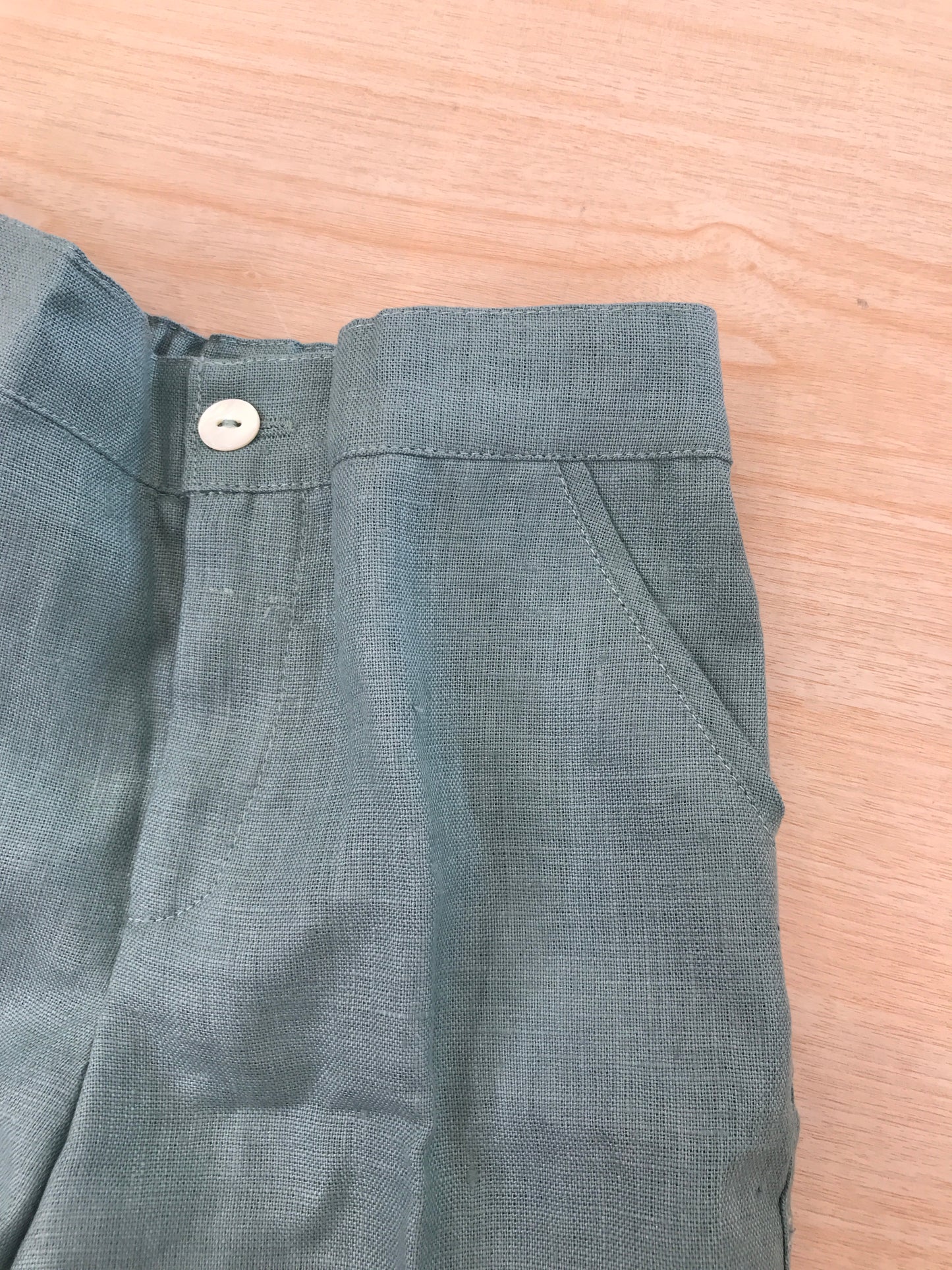 Pantalone Les Enfants de gisele in lino verde con tasche smerlato al bordo