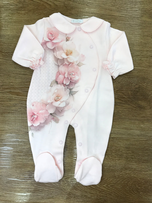 Coordinato Sofija in caldo cotone rosa mussola con cappellino e tutina intera decorati da camelie